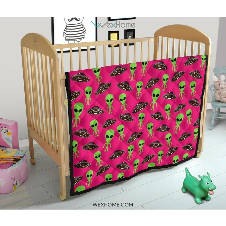 Alien Pattern Print Design 03 Premium Quilt