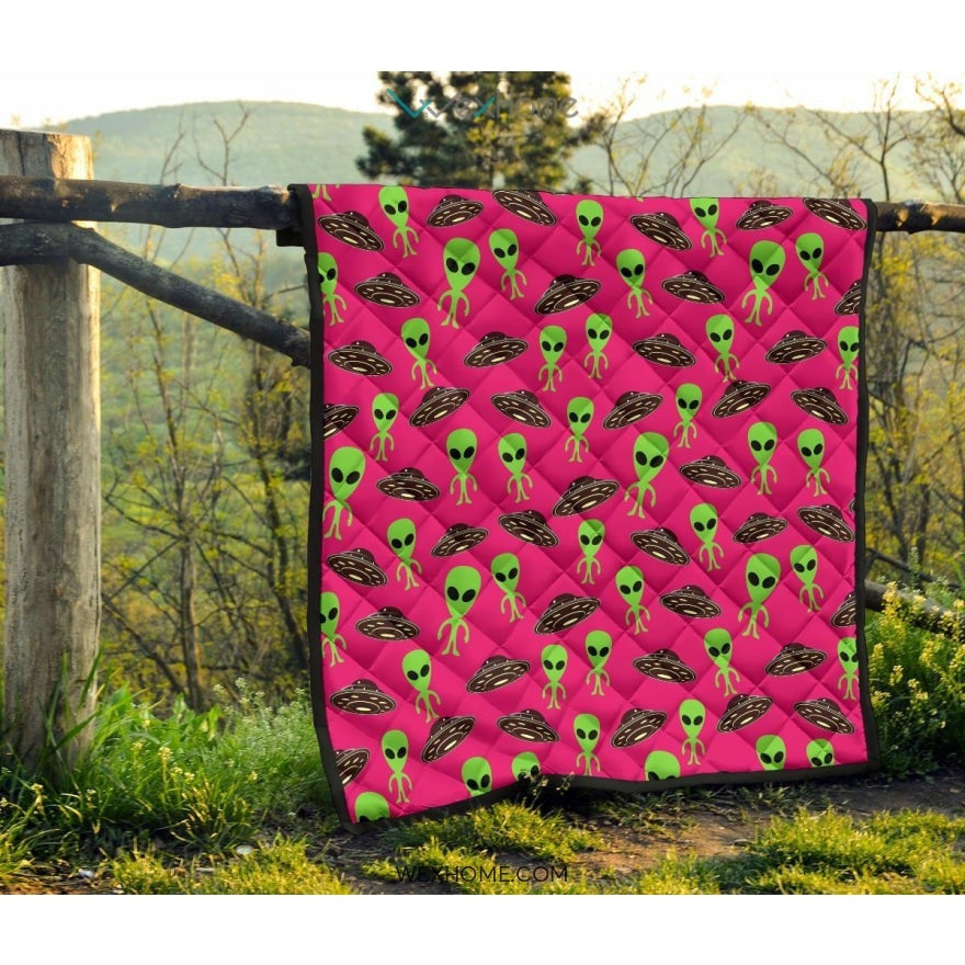 Alien Pattern Print Design 03 Premium Quilt