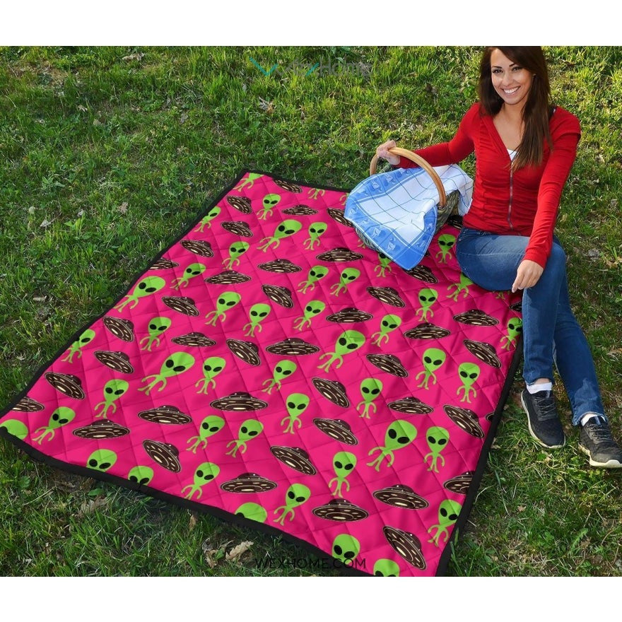 Alien Pattern Print Design 03 Premium Quilt