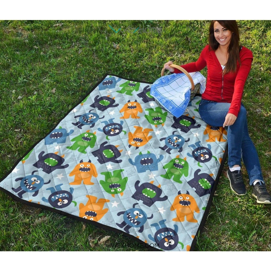 Alien Pattern Print Design 04 Premium Quilt