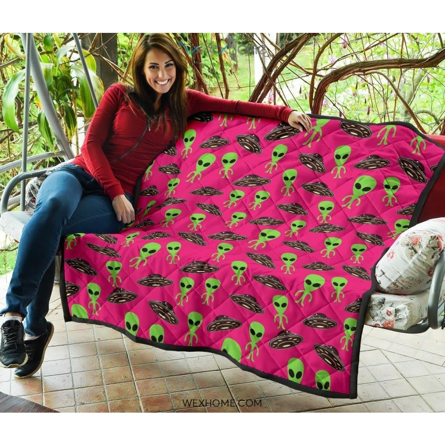 Alien Pattern Print Design 03 Premium Quilt