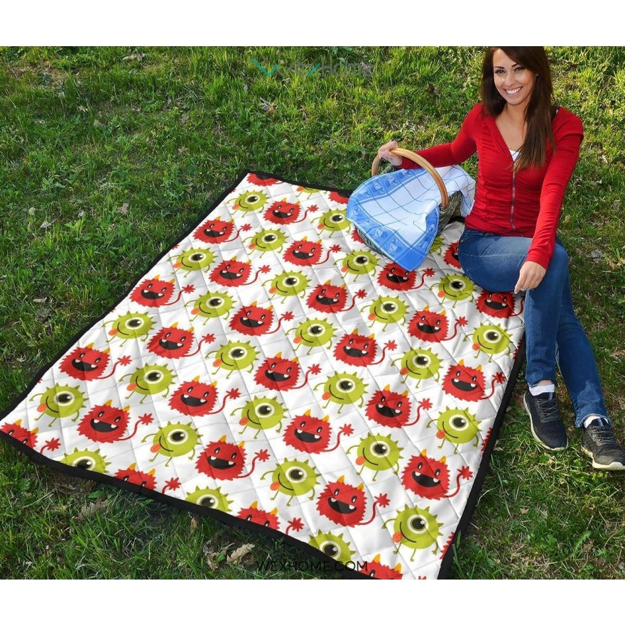 Alien Pattern Print Design 05 Premium Quilt
