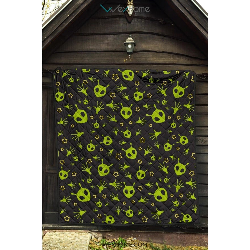 Alien Pattern Print Design 02 Premium Quilt