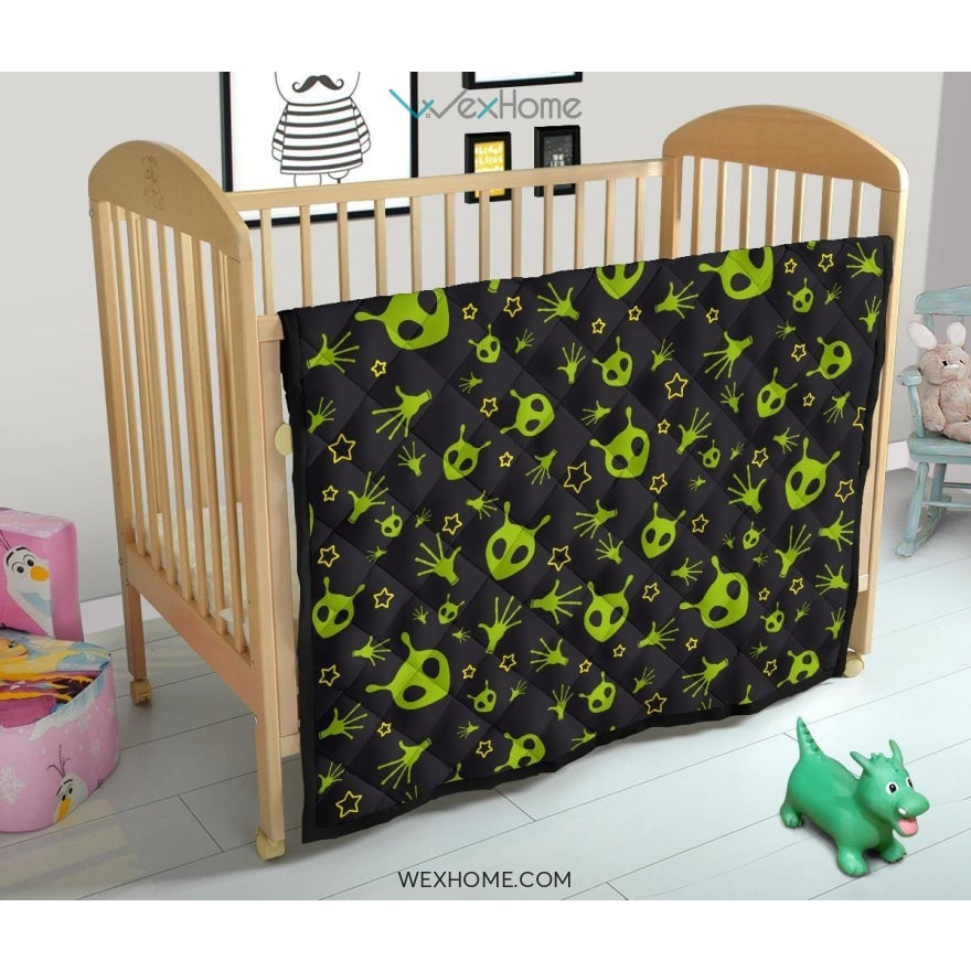 Alien Pattern Print Design 02 Premium Quilt