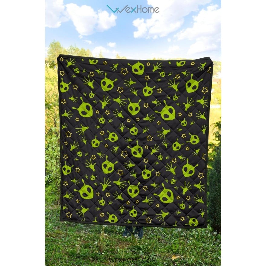 Alien Pattern Print Design 02 Premium Quilt