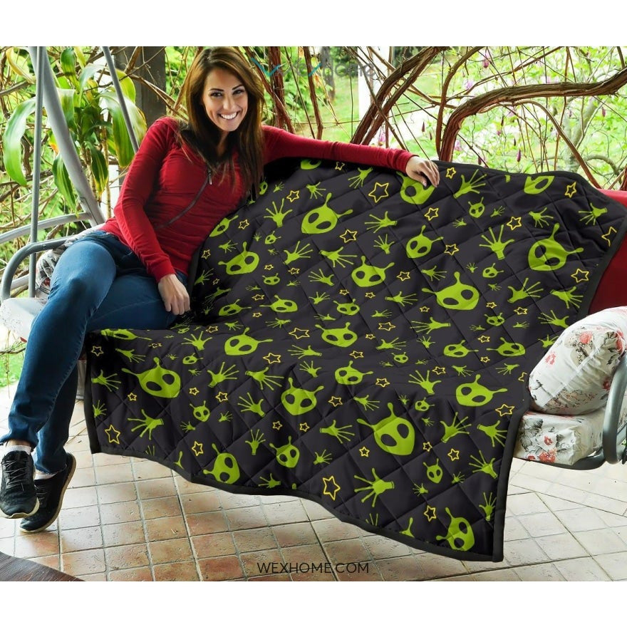 Alien Pattern Print Design 02 Premium Quilt