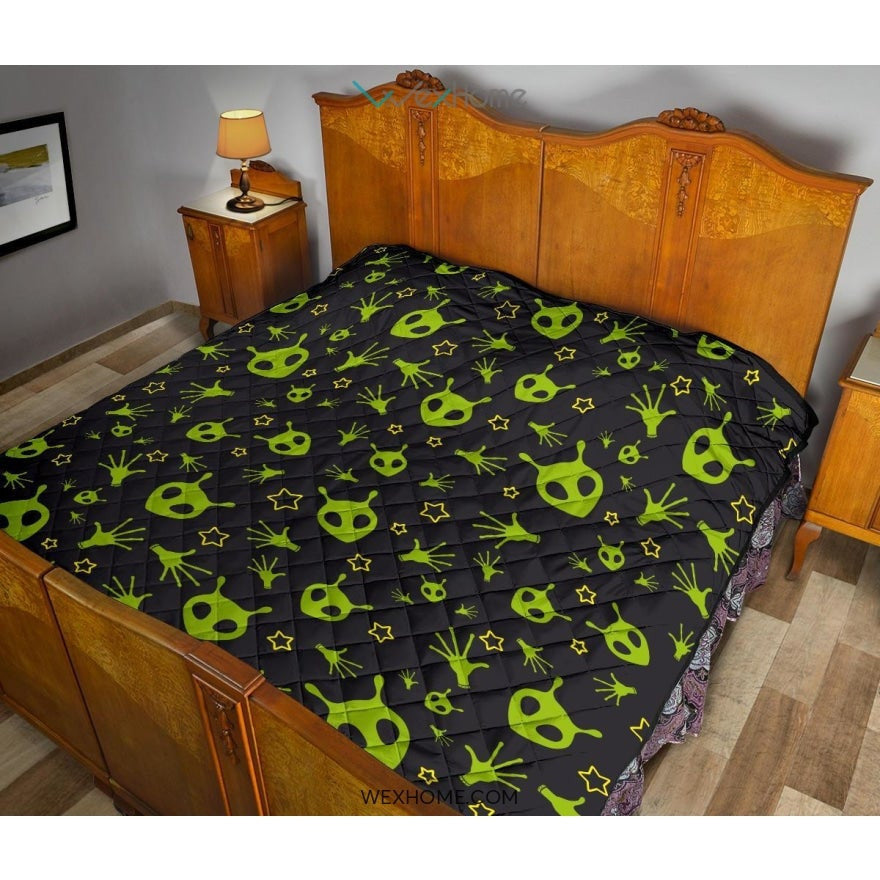 Alien Pattern Print Design 02 Premium Quilt