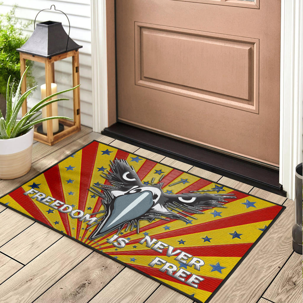 US Independence Day Eagle Minimal Face Freedom Is Never Free Door Mat Home Decor