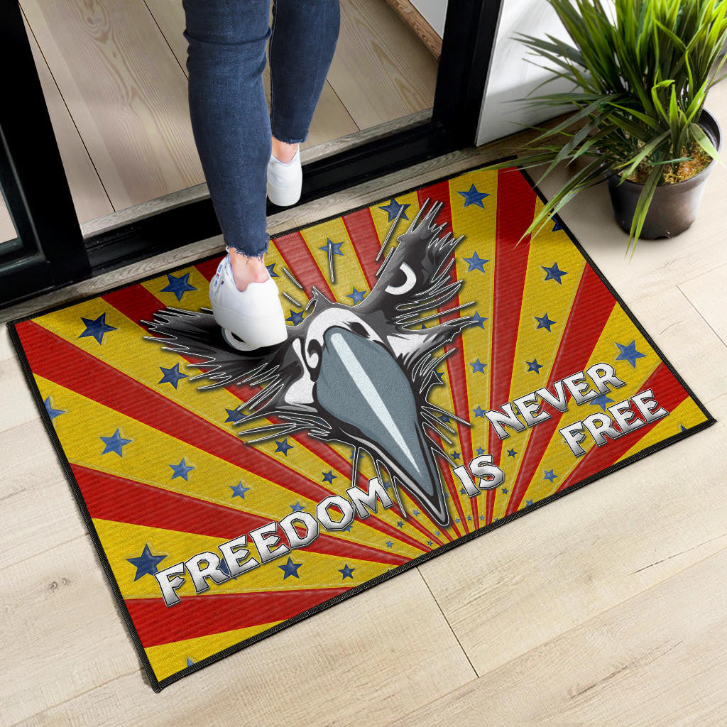 US Independence Day Eagle Minimal Face Freedom Is Never Free Door Mat Home Decor