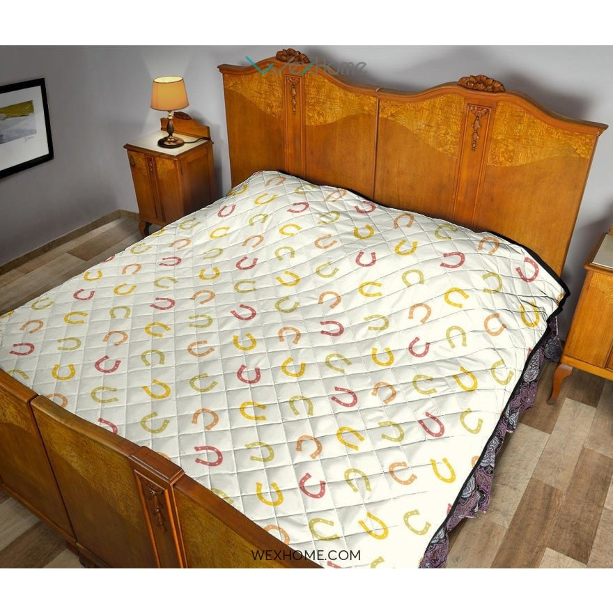 Horseshoes Pattern Print Design 02 Premium Quilt