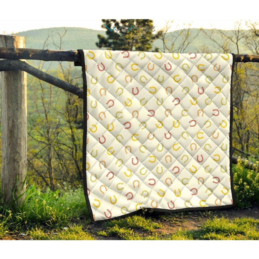 Horseshoes Pattern Print Design 02 Premium Quilt