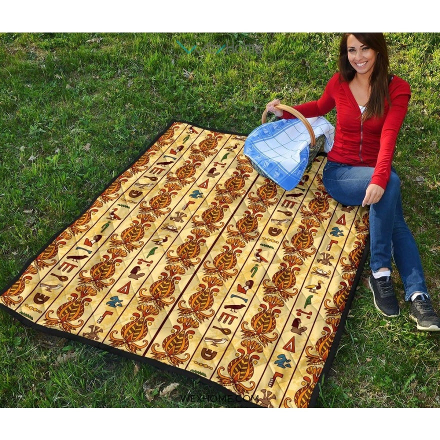 Egypt Hieroglyphics Pattern Print Design 04 Premium Quilt