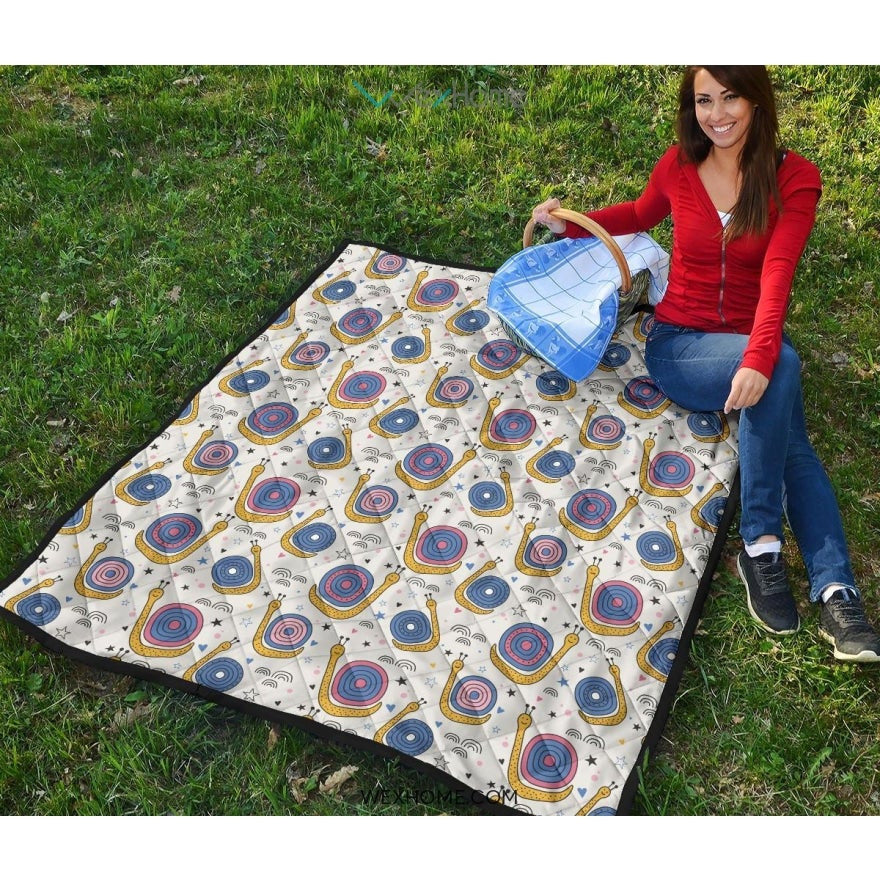 Snail Pattern Print Design 05 Premium Quilt