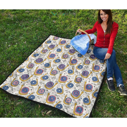 Snail Pattern Print Design 05 Premium Quilt