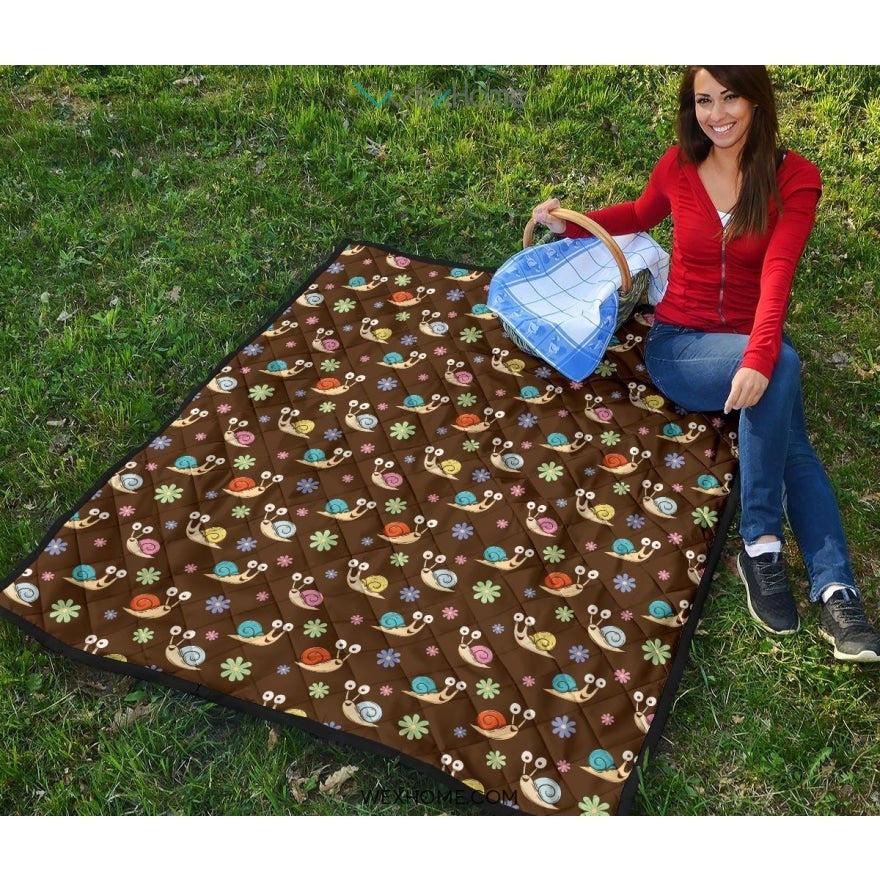 Snail Pattern Print Design 03 Premium Quilt
