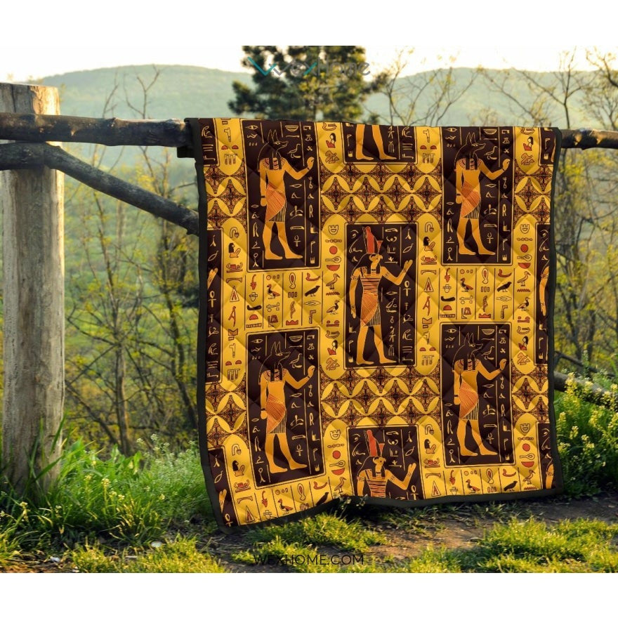 Egypt Hieroglyphics Pattern Print Design 05 Premium Quilt