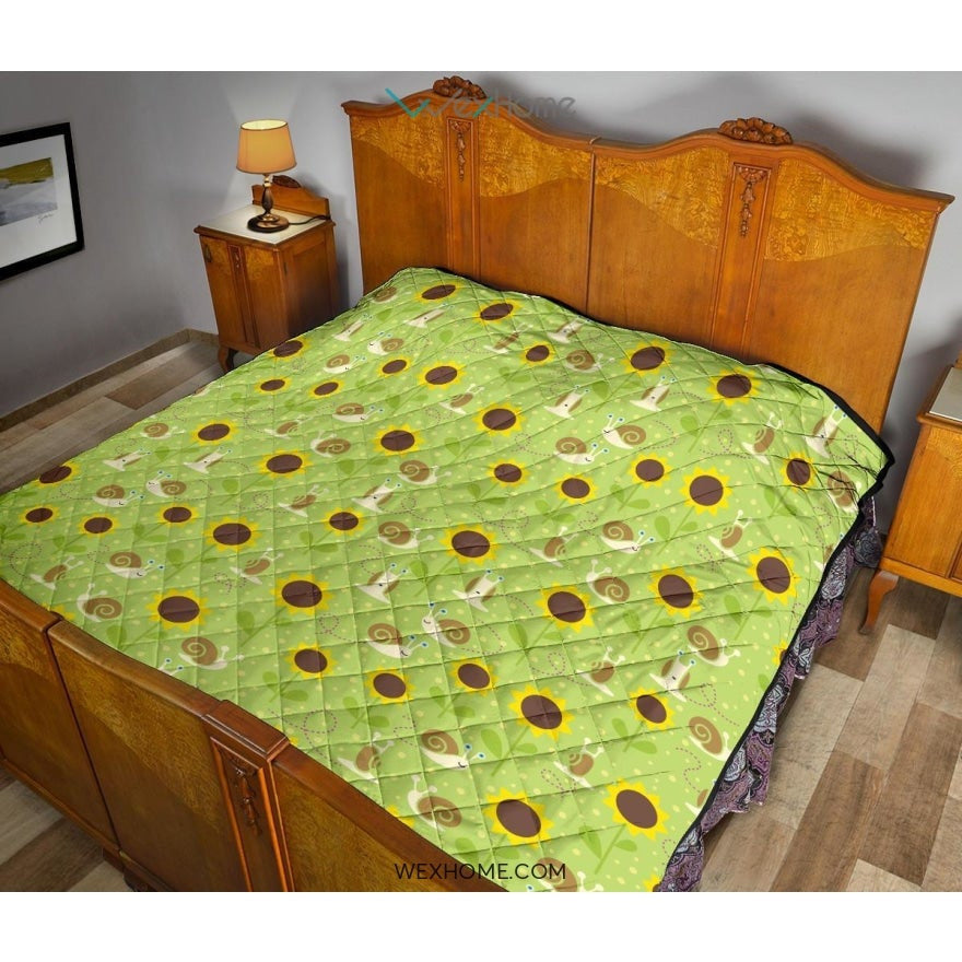 Snail Pattern Print Design 01 Premium Quilt