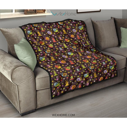 Snail Pattern Print Design 02 Premium Quilt