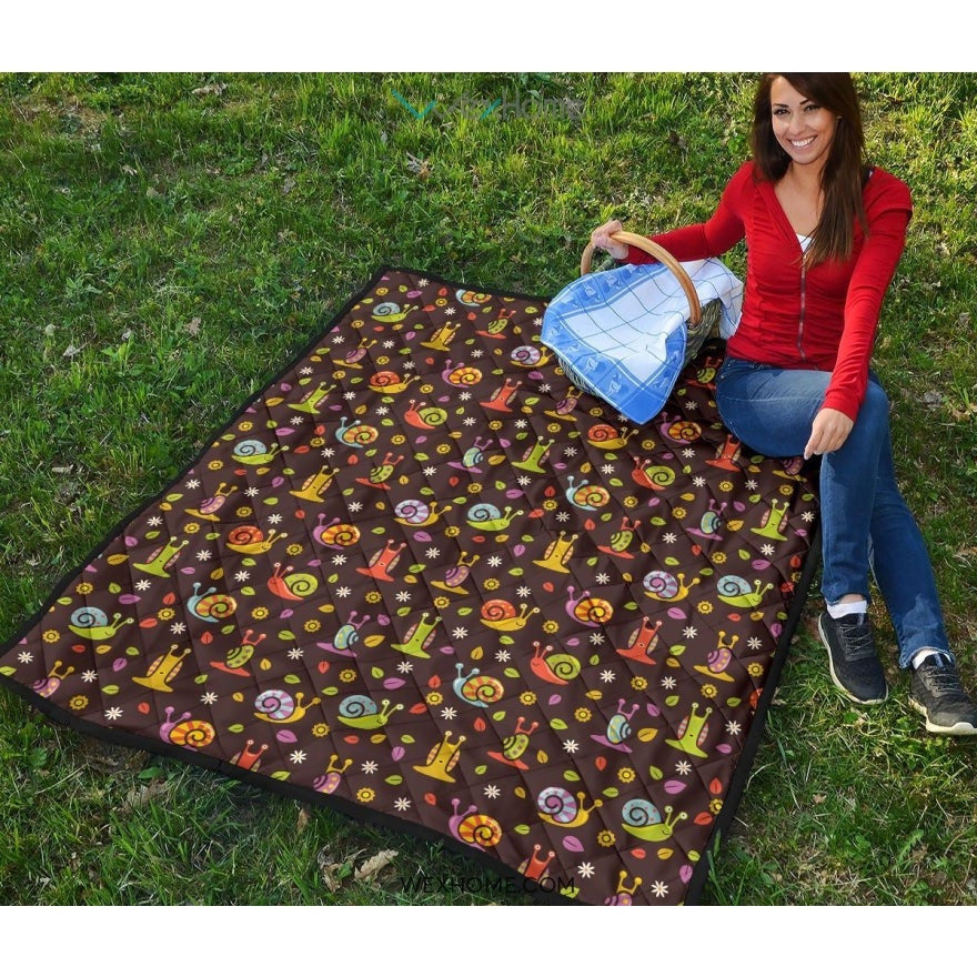 Snail Pattern Print Design 02 Premium Quilt