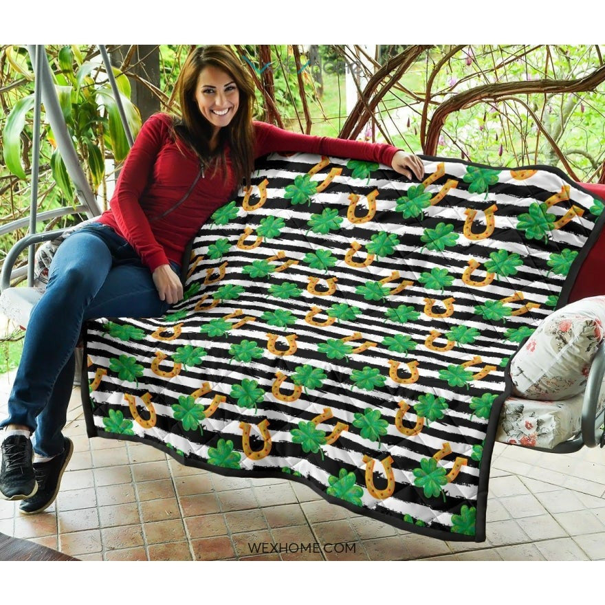 Horseshoes Pattern Print Design 01 Premium Quilt