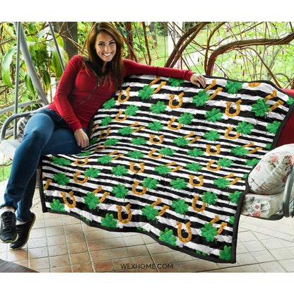 Horseshoes Pattern Print Design 01 Premium Quilt