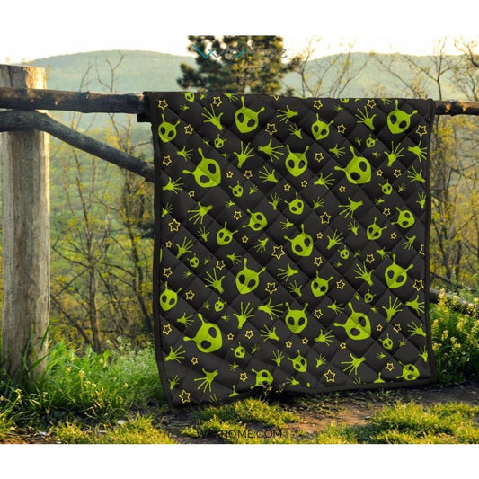 Alien Pattern Print Design 02 Premium Quilt