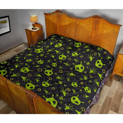 Alien Pattern Print Design 02 Premium Quilt