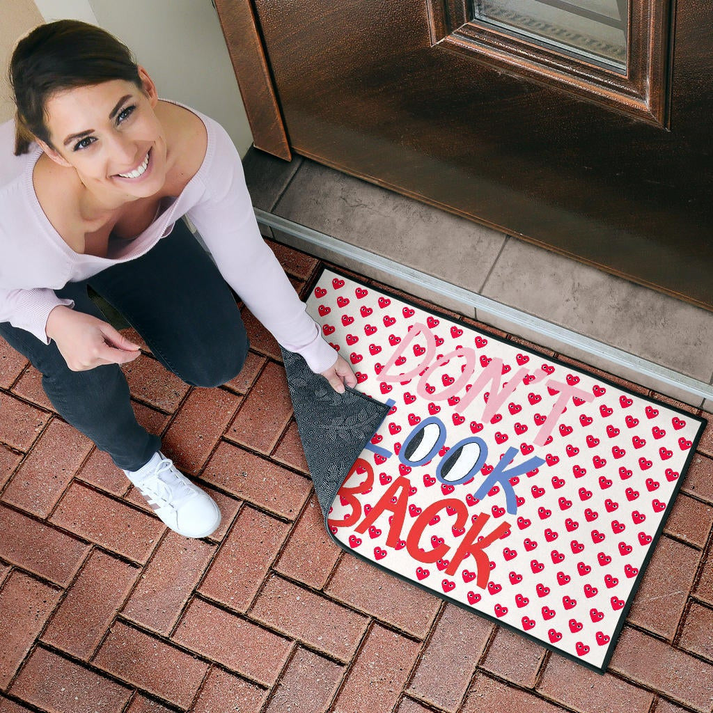 Don't Look Back Red Heart Patterns Door Mat Home Decor